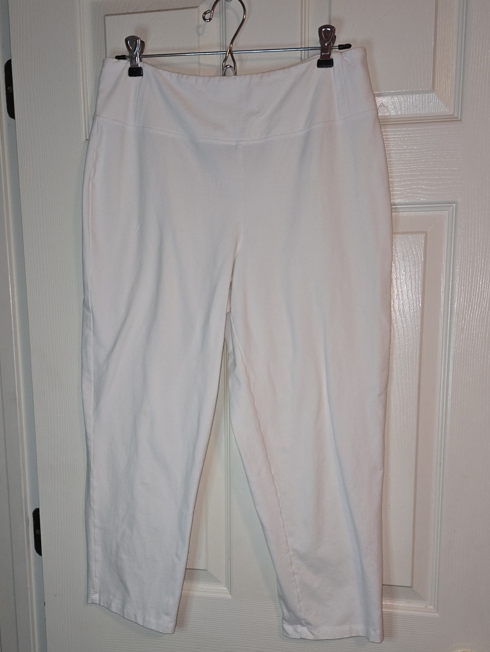 Women with Control White Cropped Ankle Pants